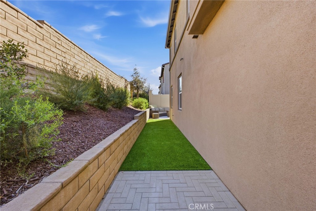 32736 Brunello Way Temecula, CA 92591 - Photo 59 of 75 a view of a backyard with pathway