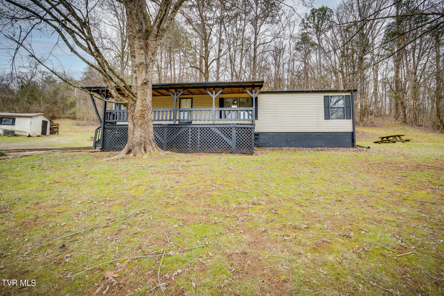 1395 Midway Road Midway, TN 37809 - Photo 2 of 31 001