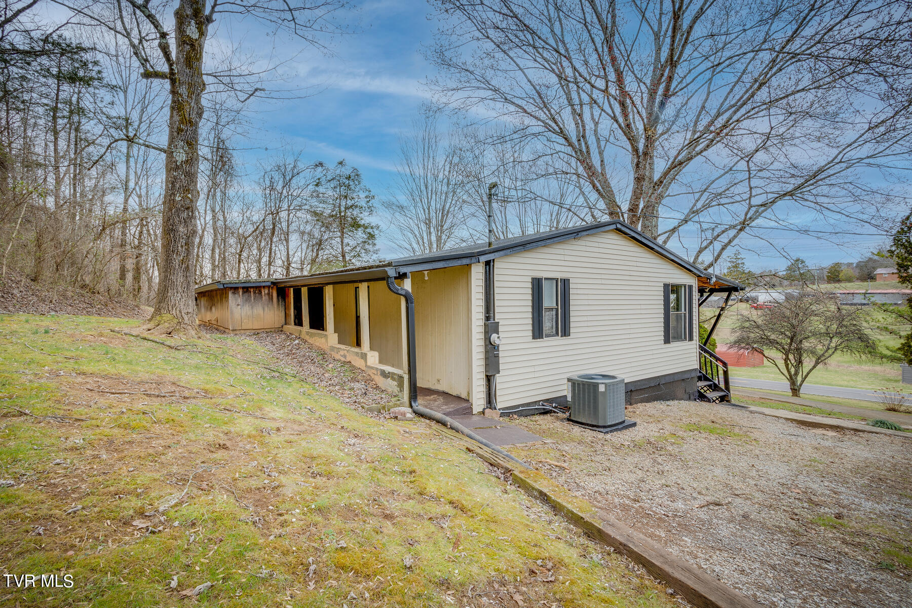 1395 Midway Road Midway, TN 37809 - Photo 24 of 31 024
