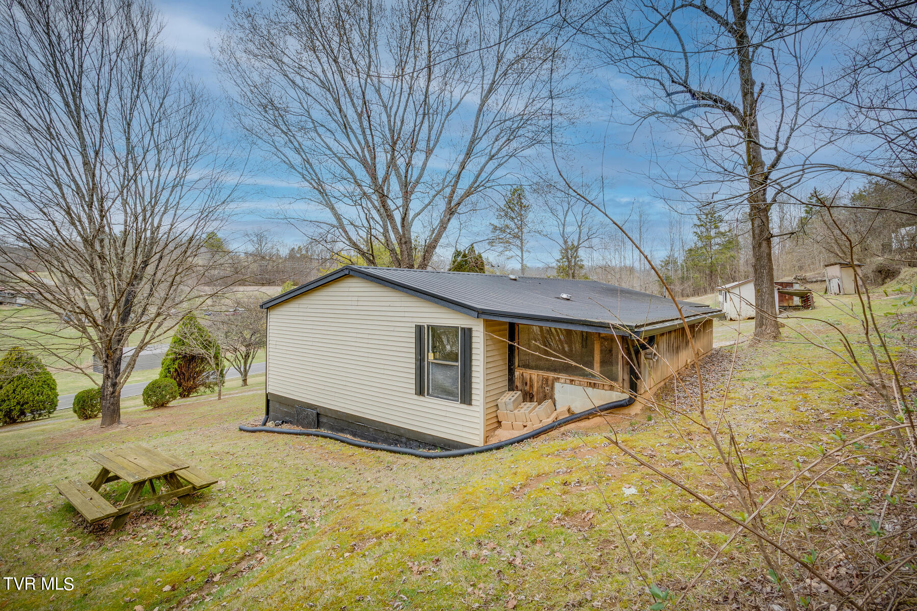 1395 Midway Road Midway, TN 37809 - Photo 25 of 31 025
