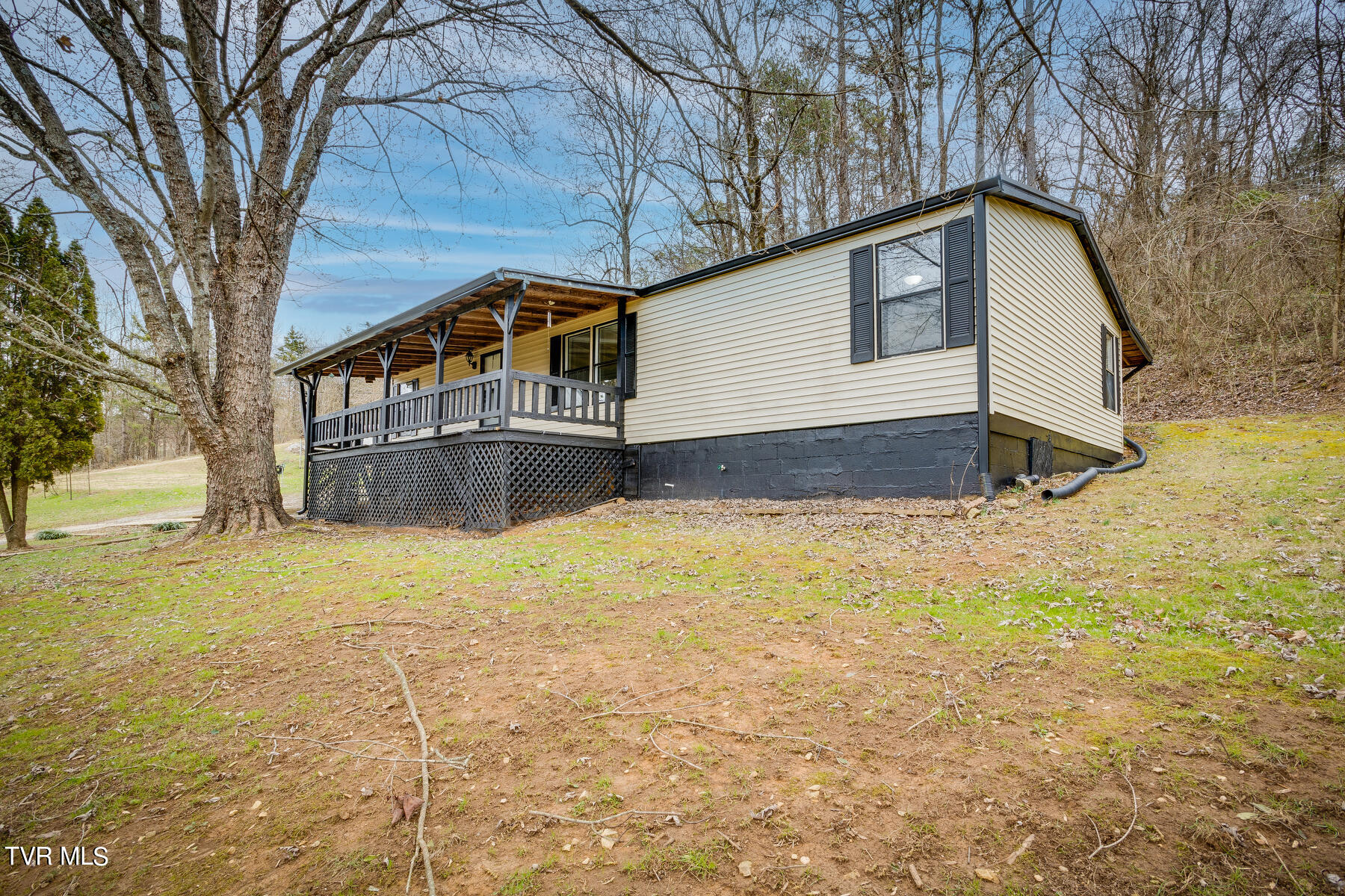 1395 Midway Road Midway, TN 37809 - Photo 3 of 31 003