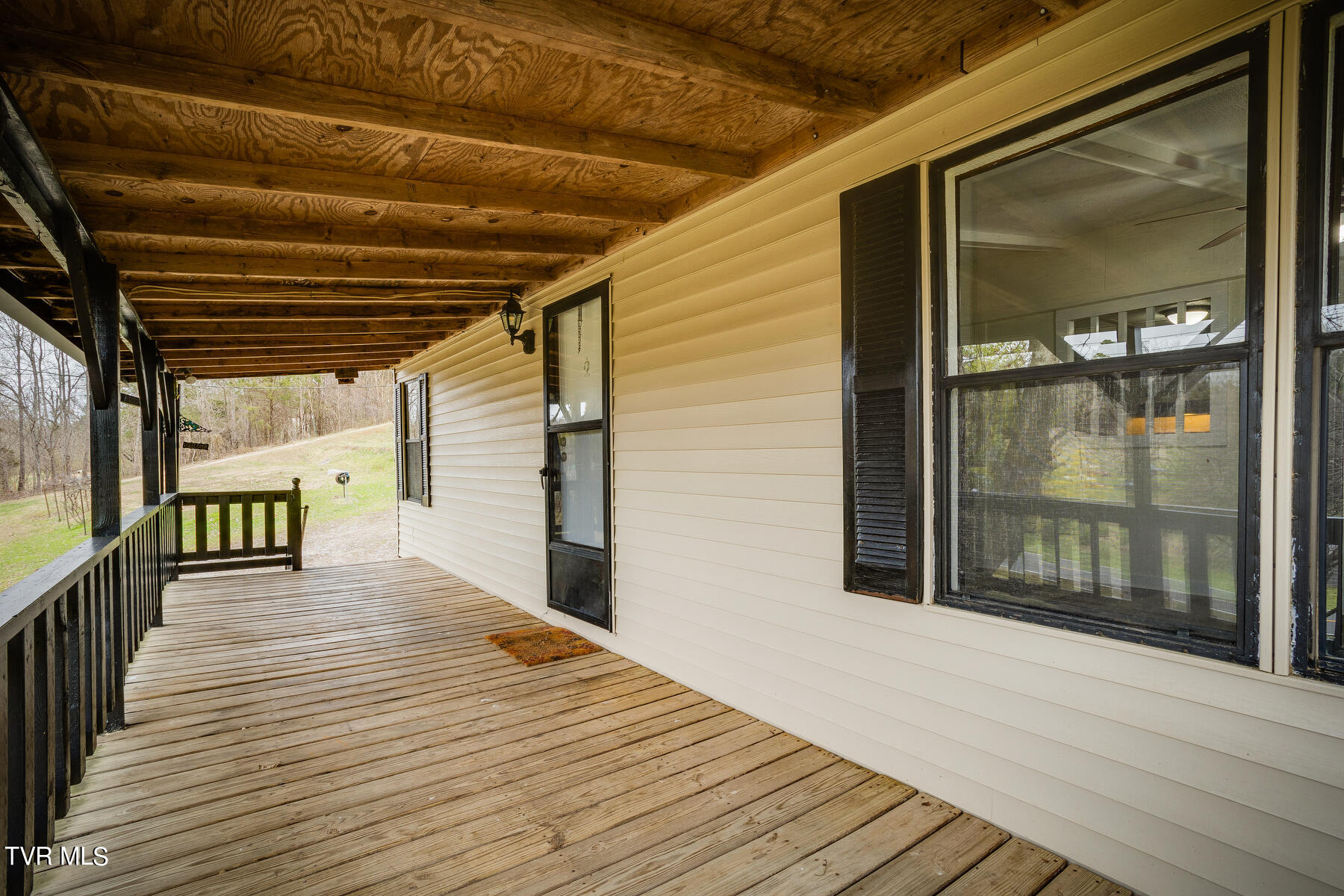 1395 Midway Road Midway, TN 37809 - Photo 4 of 31 004