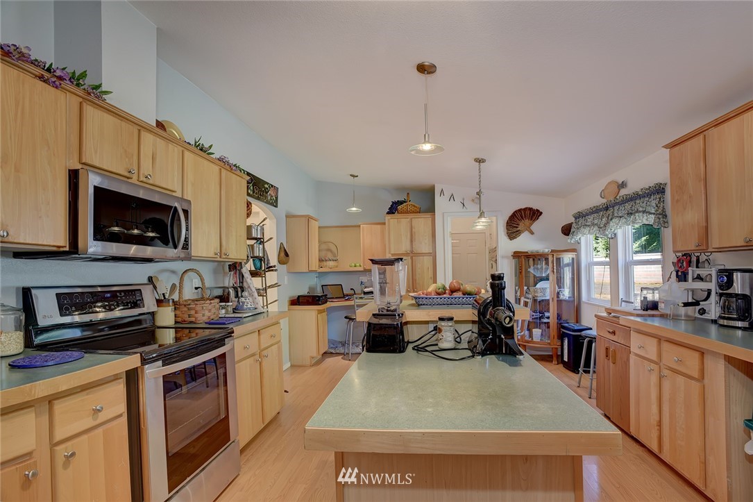 4691 Northeast Minder Road Poulsbo, WA 98370 - Photo 12 of 24 Gallery Image 12