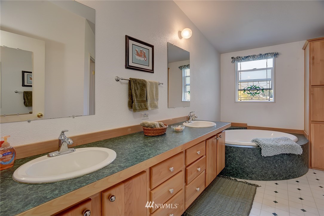 4691 Northeast Minder Road Poulsbo, WA 98370 - Photo 16 of 24 Gallery Image 16