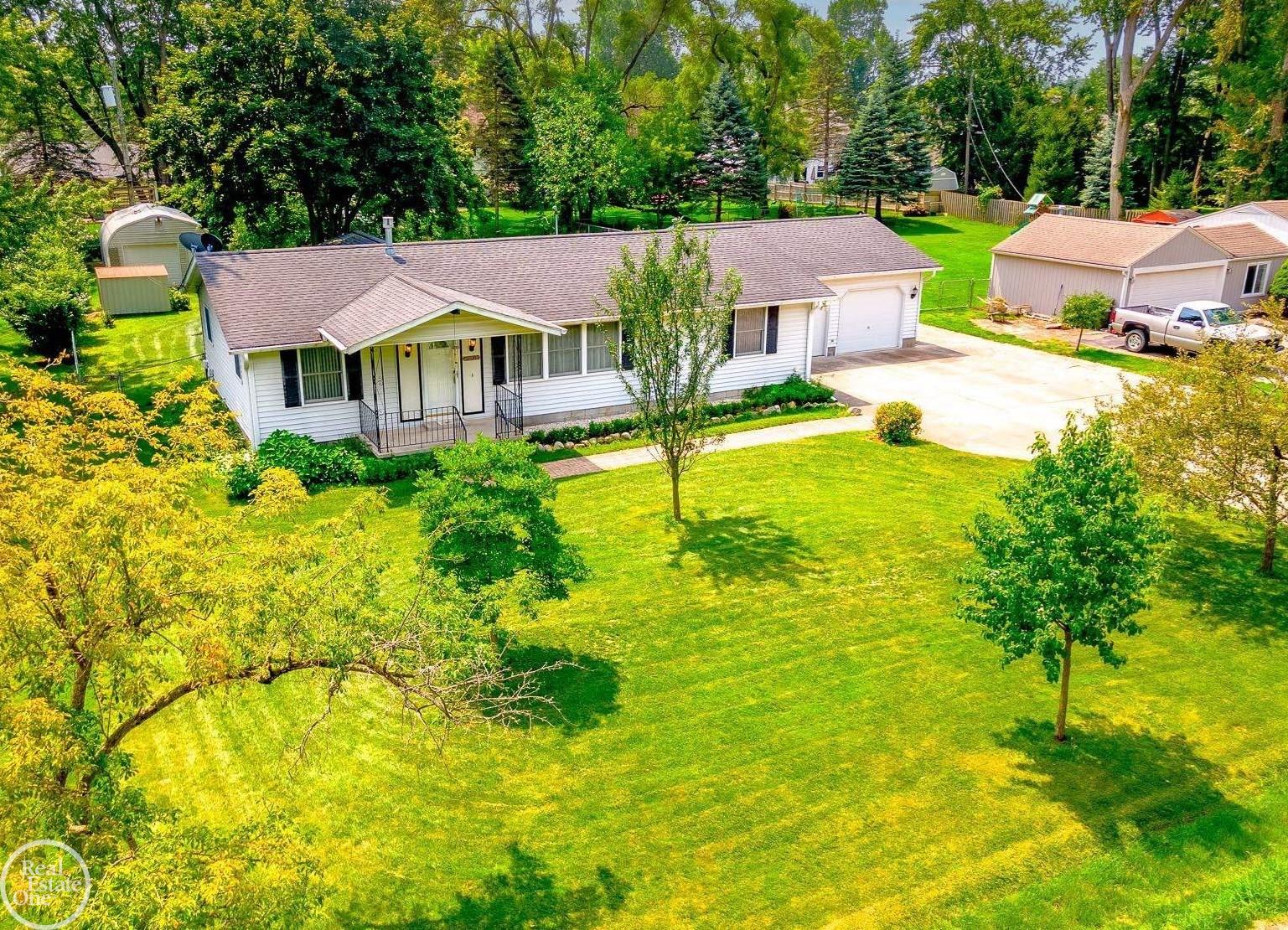 240 Michelson Road Rochester, MI 48307 - Photo 1 of 23 50150718-8f2d5f39-1ce6-408d-ae17-18b67add90e0.JPG