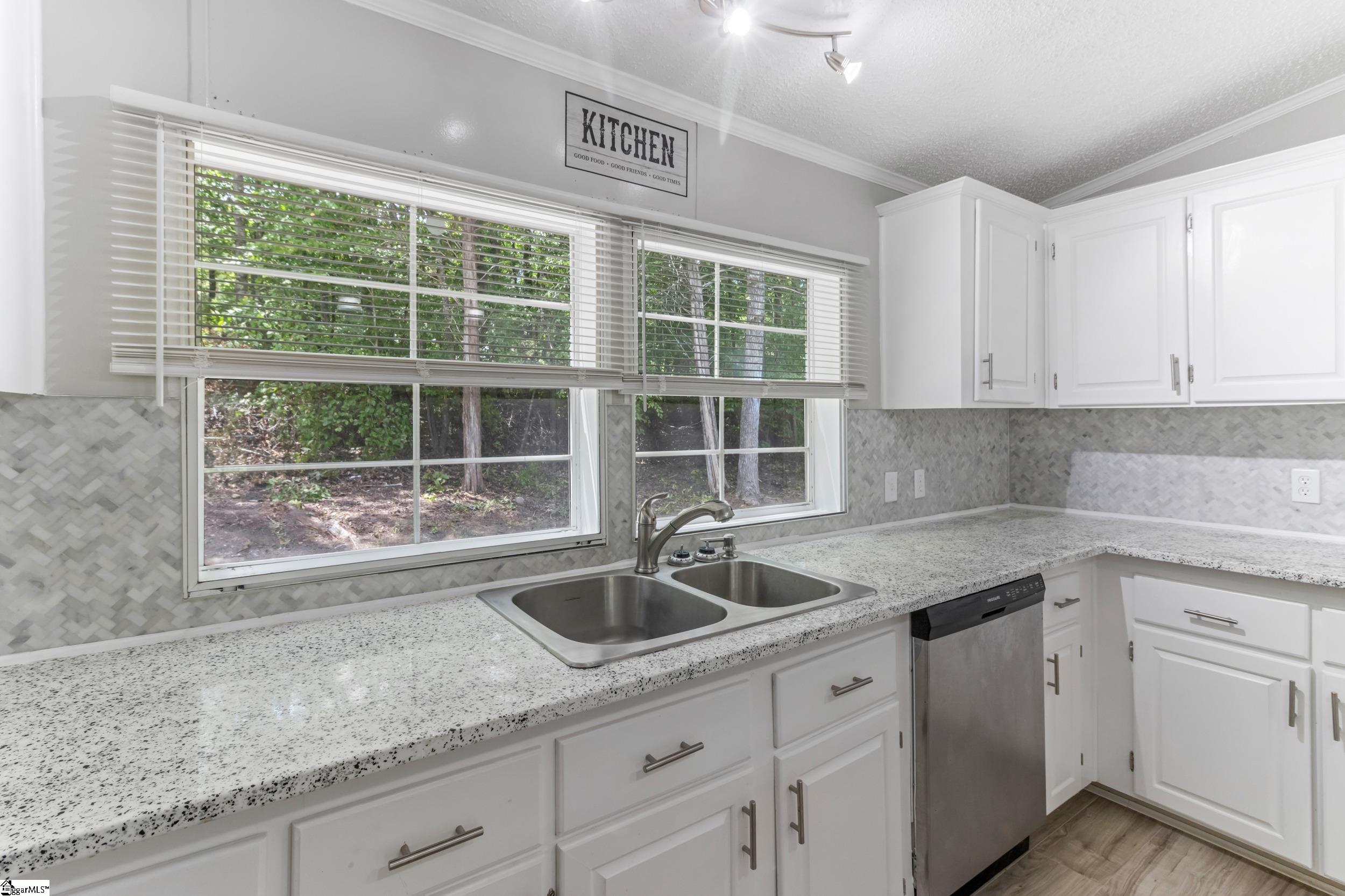 1298 Mordeci Mountain Road Gray Court, SC 29645 - Photo 12 of 35