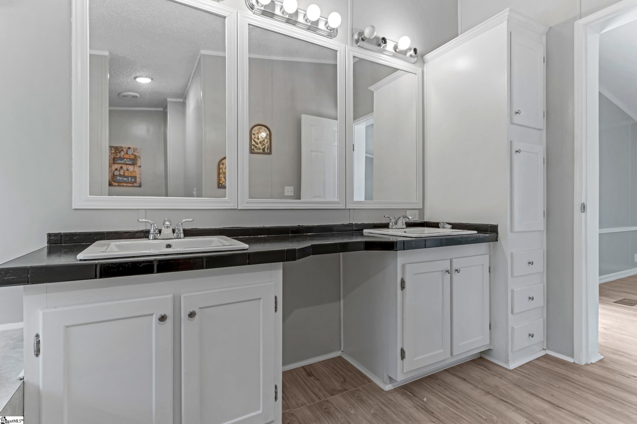 1298 Mordeci Mountain Road Gray Court, SC 29645 - Photo 19 of 35