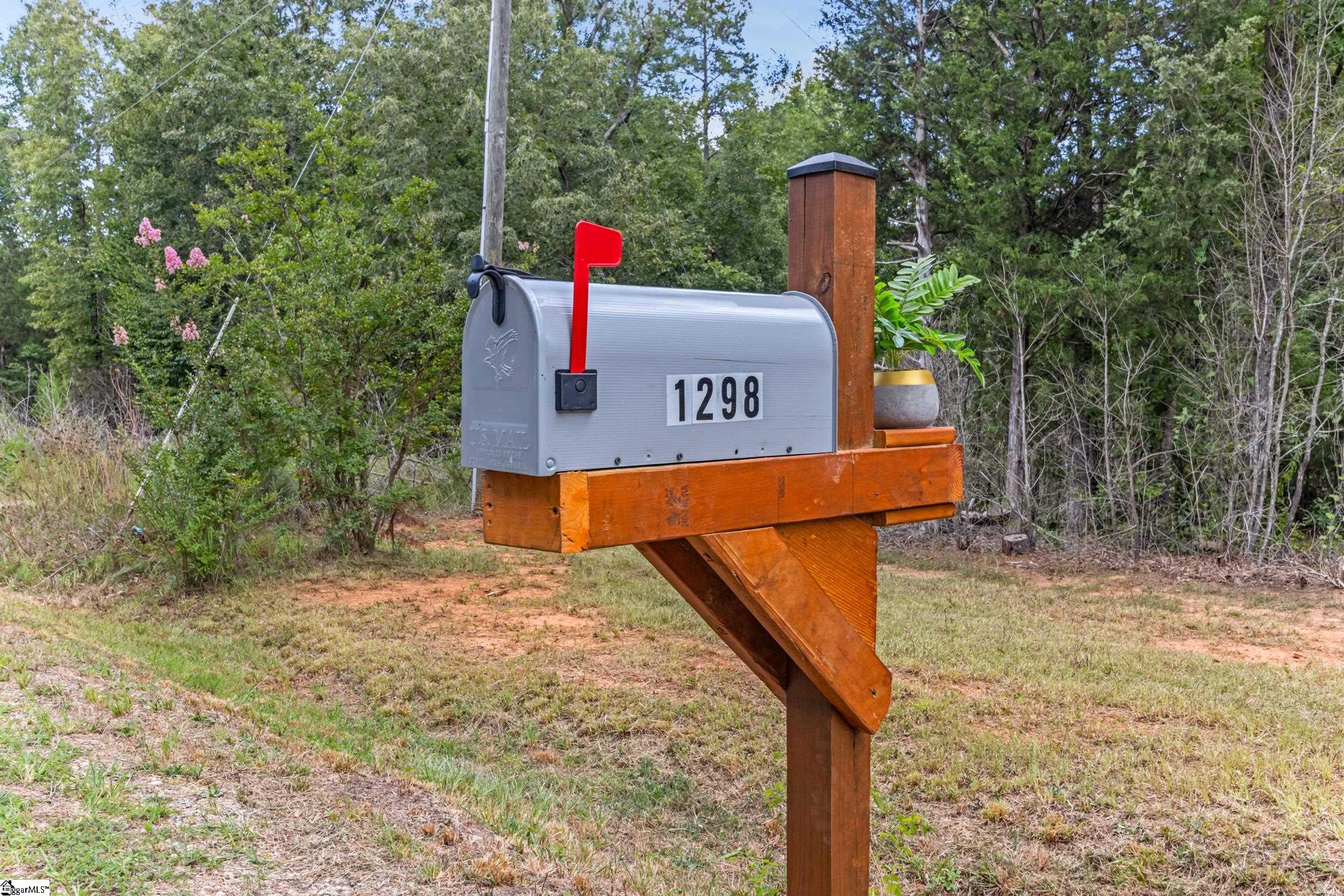 1298 Mordeci Mountain Road Gray Court, SC 29645 - Photo 31 of 35