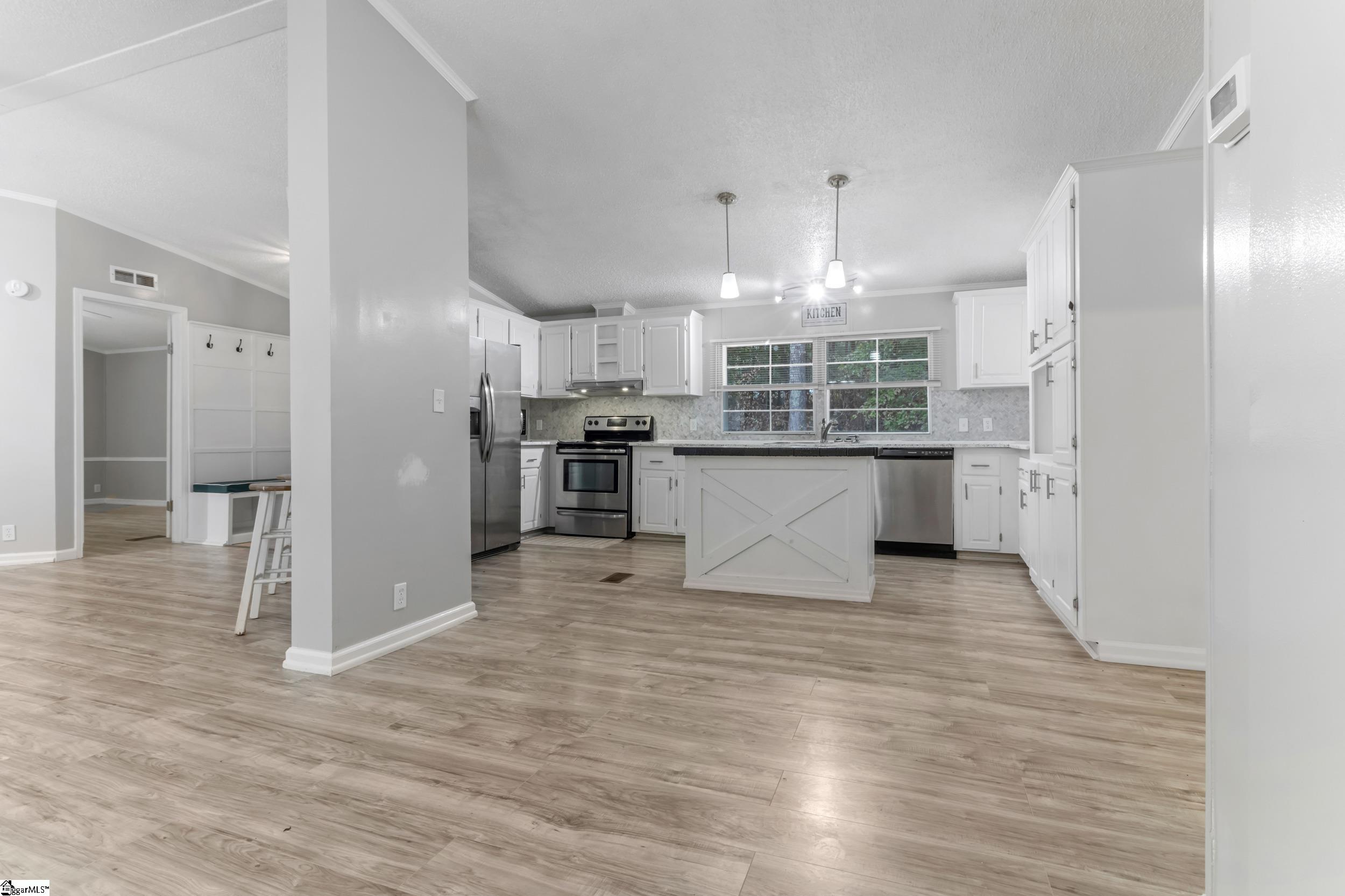 1298 Mordeci Mountain Road Gray Court, SC 29645 - Photo 7 of 35