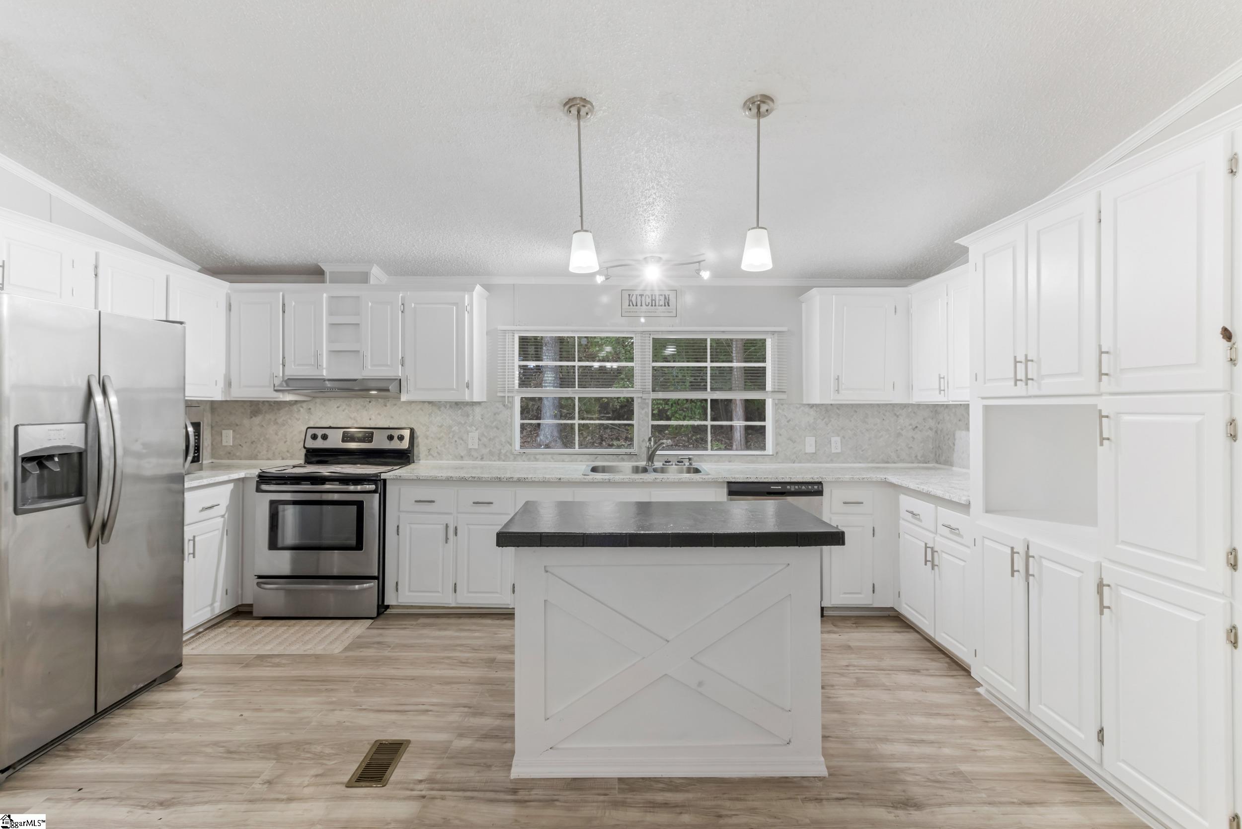 1298 Mordeci Mountain Road Gray Court, SC 29645 - Photo 8 of 35