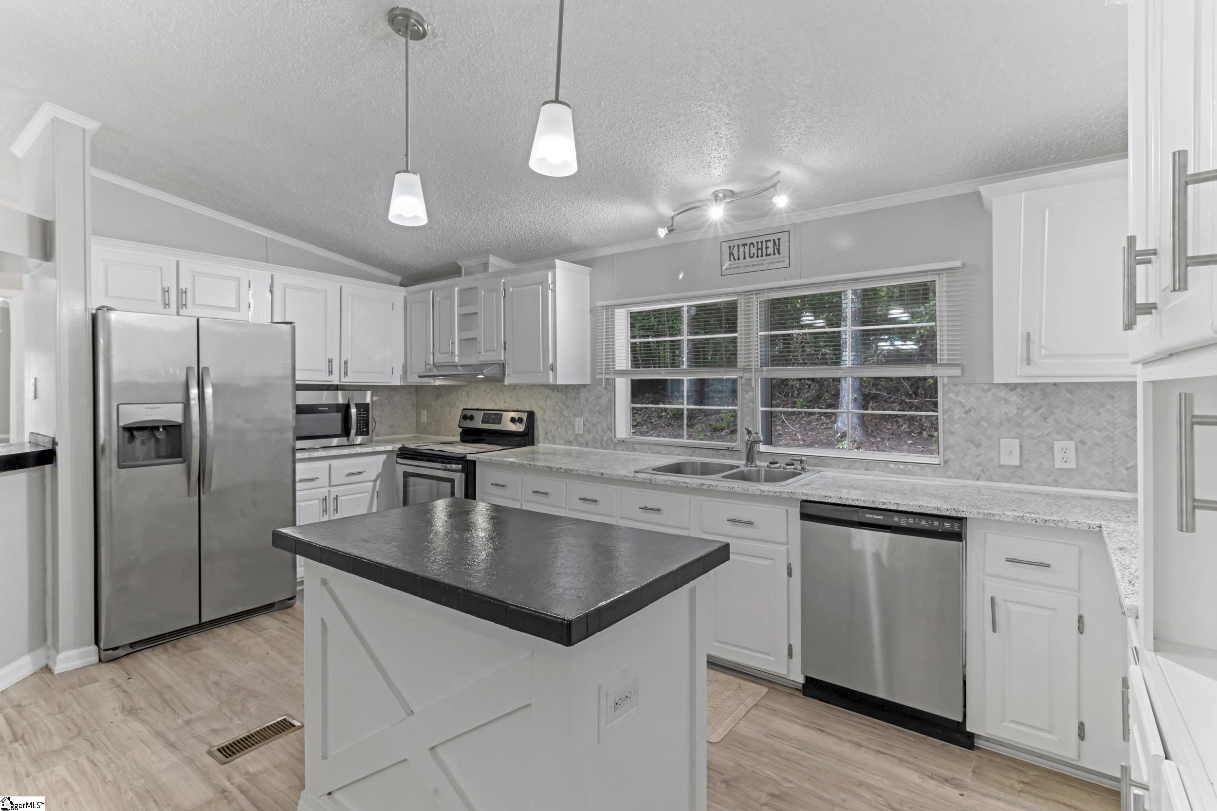 1298 Mordeci Mountain Road Gray Court, SC 29645 - Photo 9 of 35