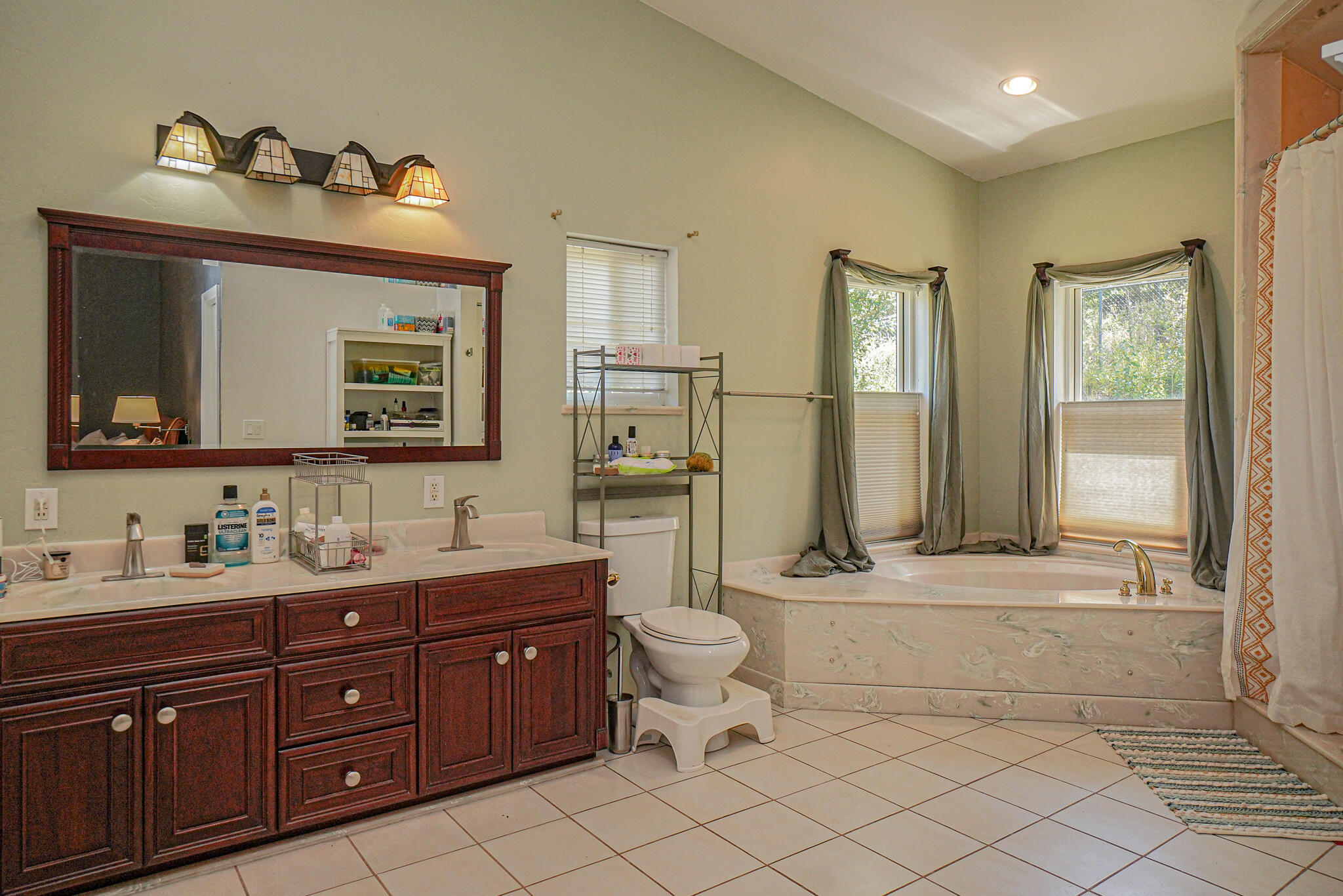 1212 Hogan Road Jacksonville, OR 97530 - Photo 27 of 59 Gallery Image 27