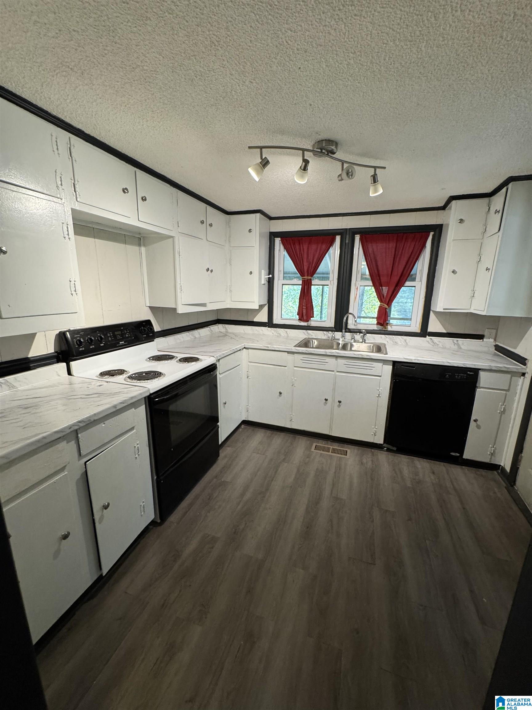 2011 Mountain View Road Birmingham, AL 35210 - Photo 33 of 45