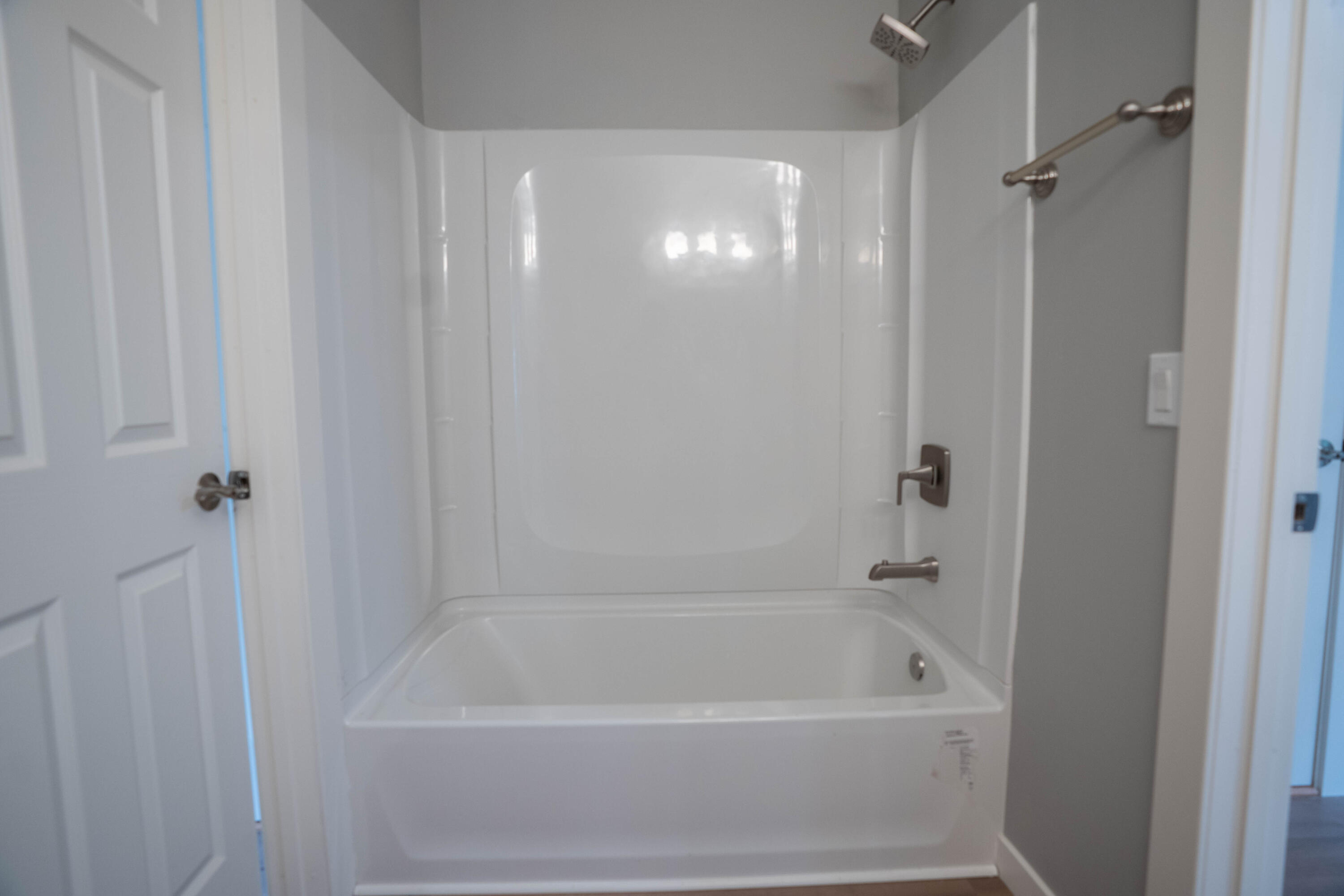 709 Pinewood Way Cave Junction, OR 97523 - Photo 19 of 24 a bathroom with a bathtub