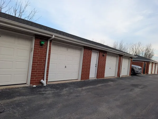 $2,650 | 16641 Liberty Circle, Unit 2S, Orland Hills, IL 60467