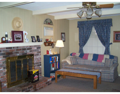 44 Ridgecrest Circle Westfield, MA 01085 - Photo 4 of 26 Gallery Image 4