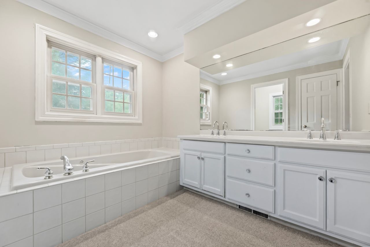 W312N4890 Chapel Ridge Road Merton, WI 53029 - Photo 16 of 30 Primary Bath