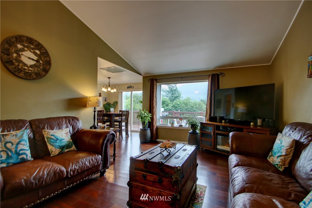 24303 Lee Road Mount Vernon, WA 98274 - Photo 5 of 39 Gallery Image 5