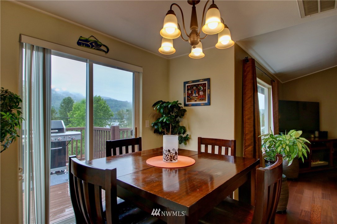 24303 Lee Road Mount Vernon, WA 98274 - Photo 9 of 39 Gallery Image 9