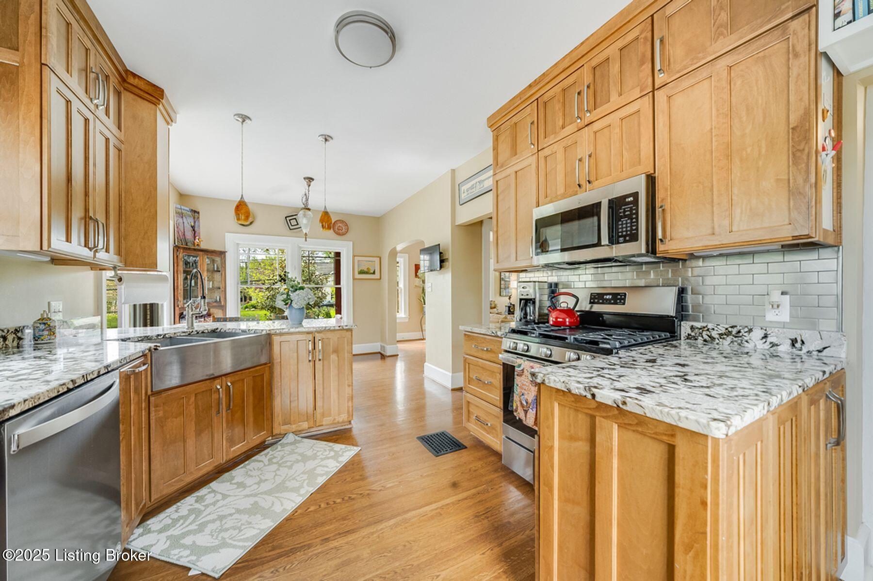3033 Lexington Road Louisville, KY 40206 - Photo 11 of 43 photo_online_019