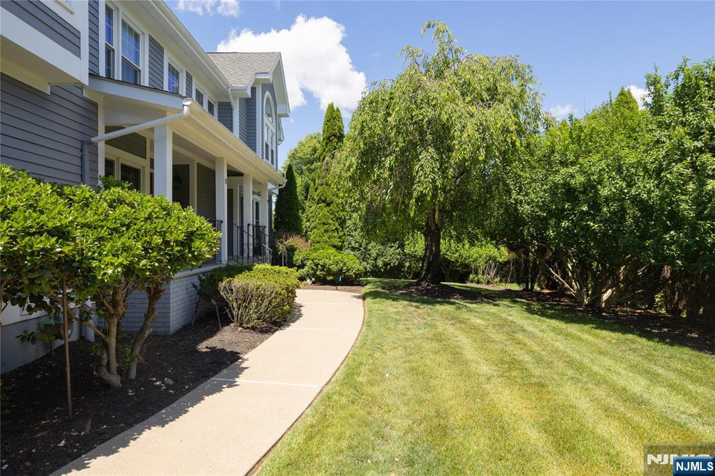 11 Gates Place Wayne, NJ 07470 - Photo 4 of 30