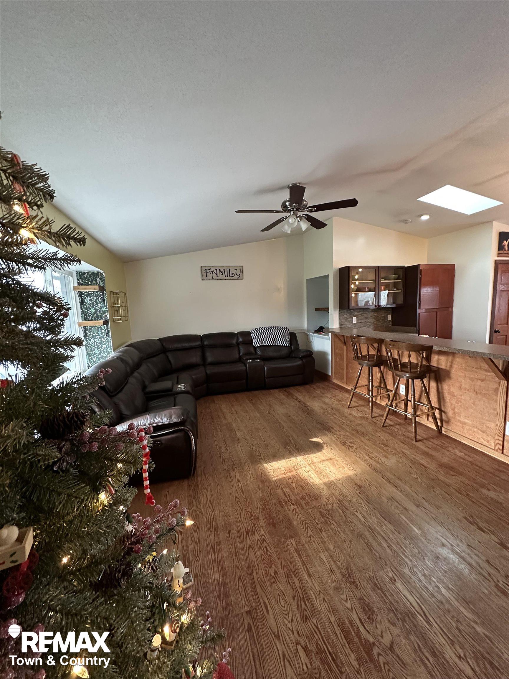 6484 Kelly Road Flushing, MI 48433 - Photo 6 of 37 50163162-b75aa409-5210-4a31-97e5-0549a7f272e2.JPG