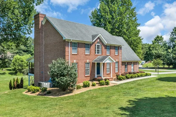 $749,900 | 141 West Laurel Avenue, McMinnville, TN 37110