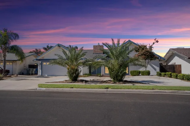 a view of street with house in background