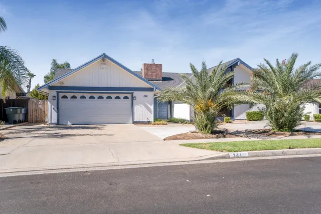 a view of a chandelier fan and a livingroom with a chandelier
