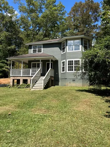a view of a house with backyard and garden