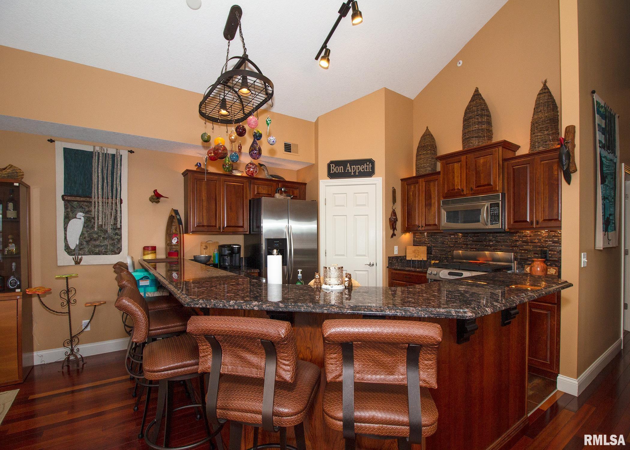 4036 River Drive, Unit 4D Moline, IL 61265 - Photo 3 of 25