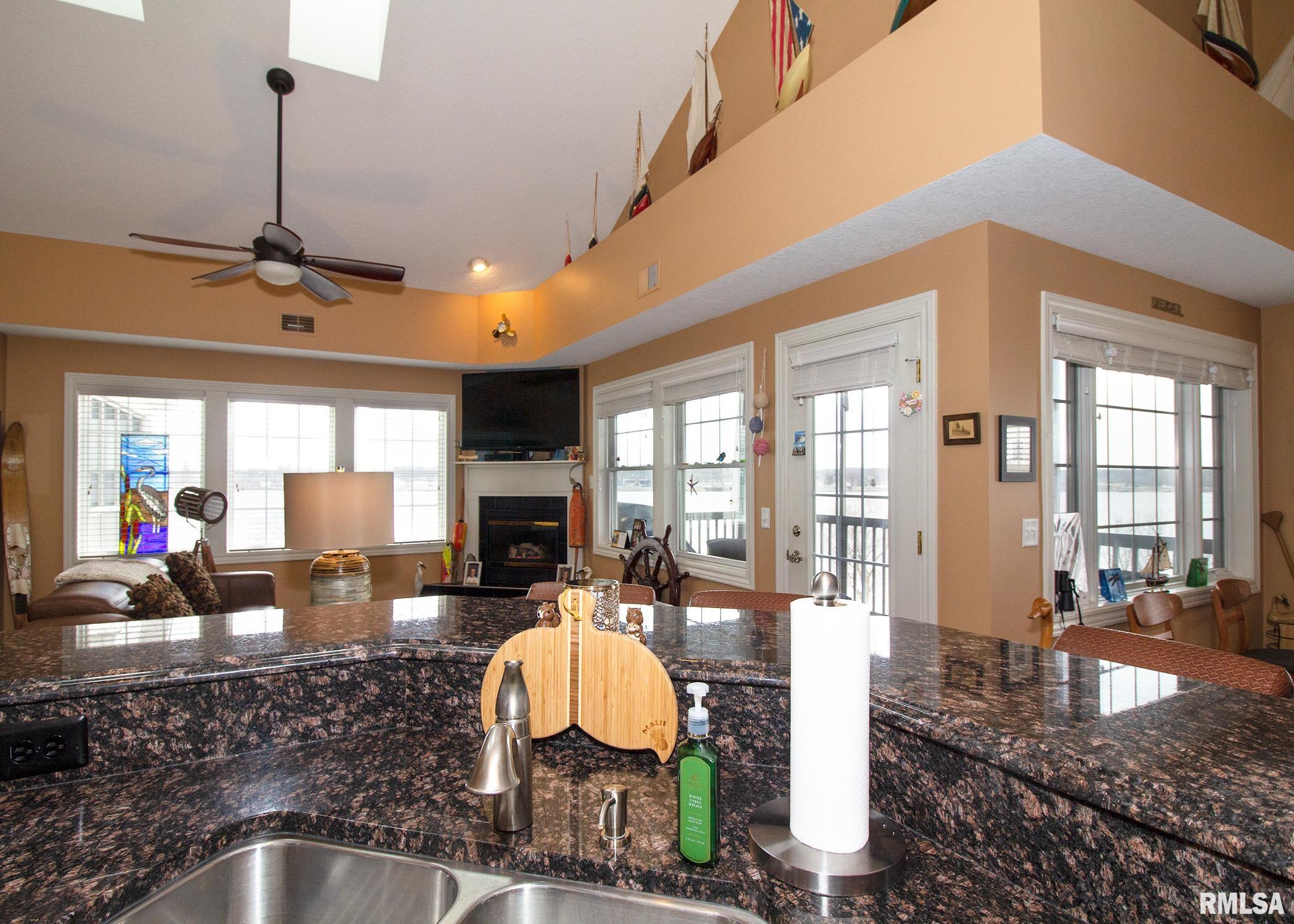 4036 River Drive, Unit 4D Moline, IL 61265 - Photo 5 of 25