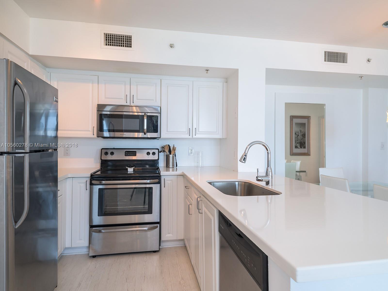 90 Alton Road, Unit 2709 Miami Beach, FL 33139 - Photo 8 of 24 Gallery Image 8