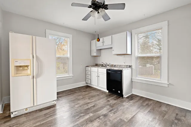 $2,000 | 415 Dean Street, Unit 1, Woodstock, IL 60098