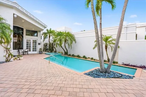 $2,750,000 | 7897 Cocobay Drive, Naples, FL 34108