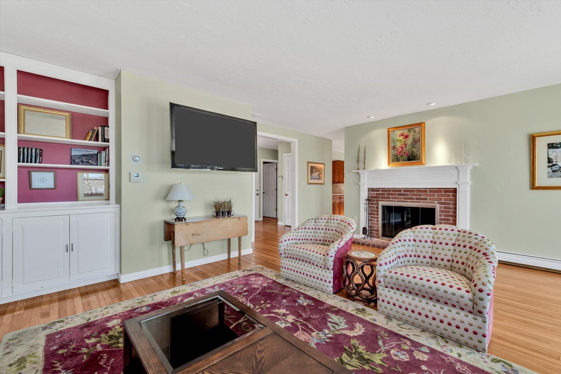 18 Gray Rocks West Road North Falmouth, MA 02556 - Photo 17 of 58 Living Room C