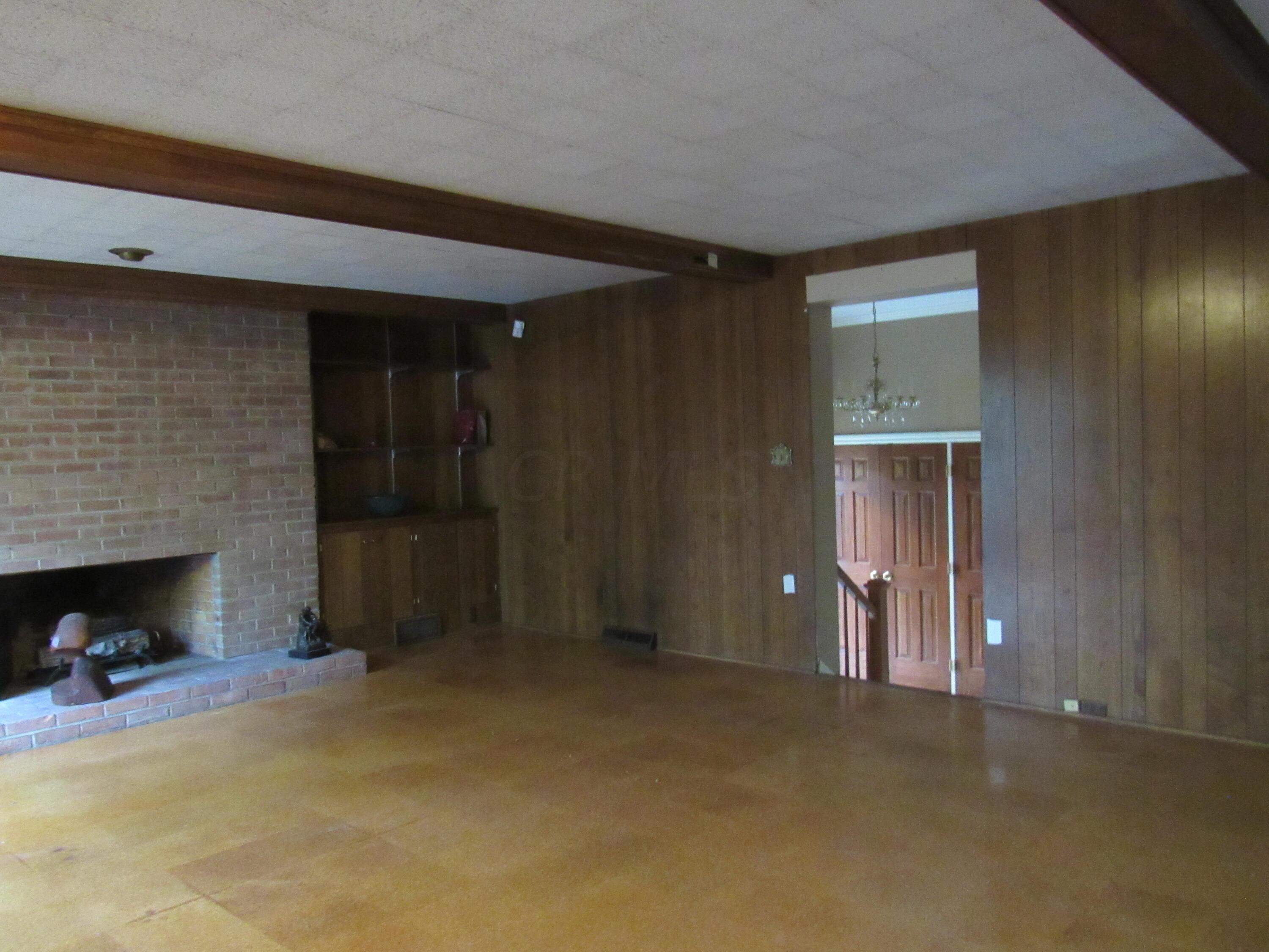 2551 Charing Road, Unit 6 Upper Arlington, OH 43221 - Photo 10 of 29 Another View of Family Room