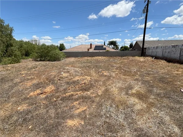 a view of a backyard of the house