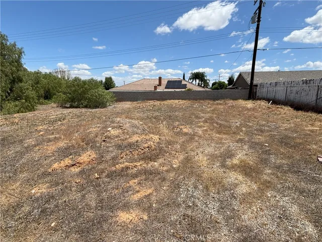 a view of a backyard of the house
