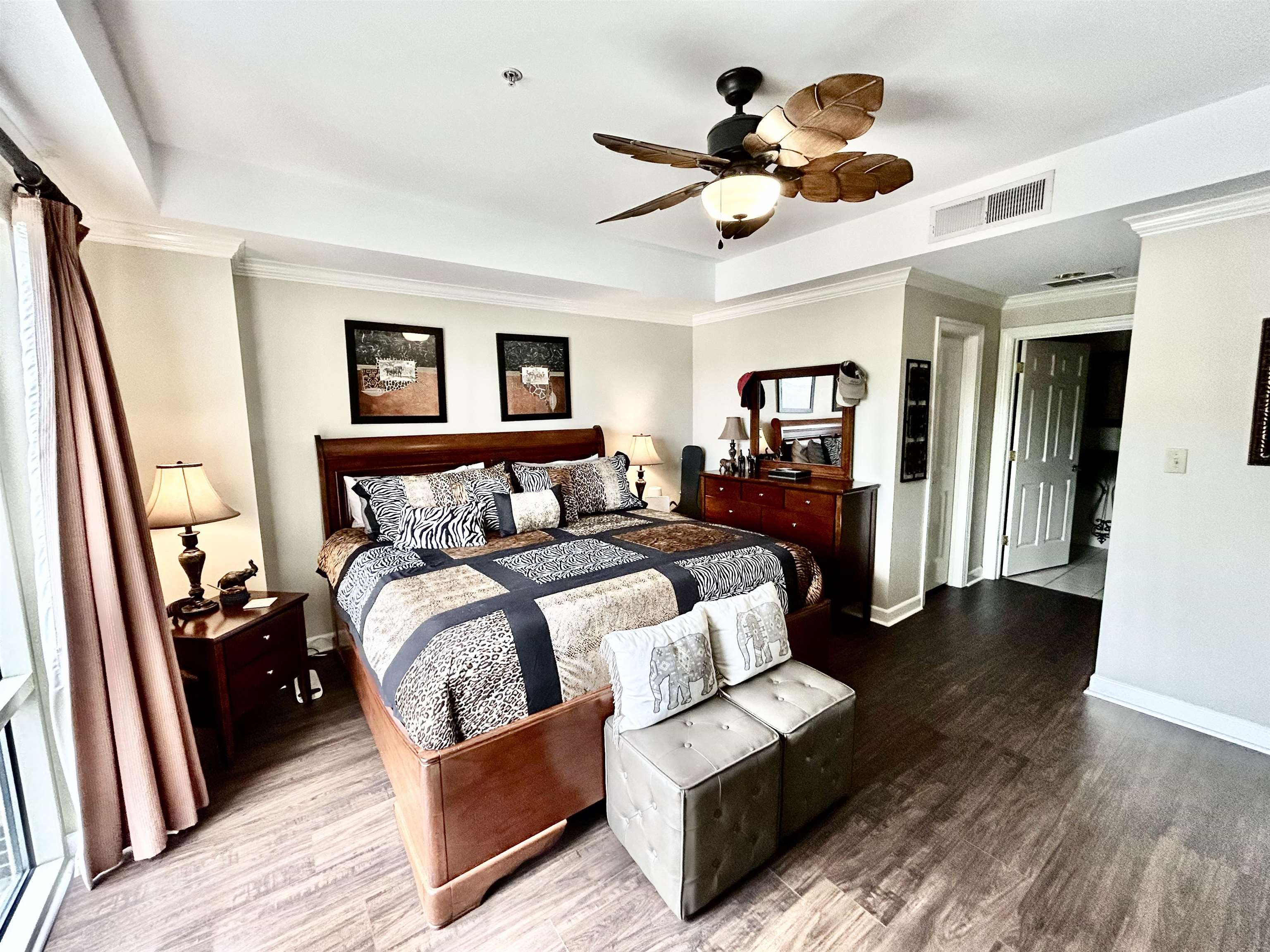 380 Rd Iuka Ms 38852, Unit P 402 Iuka, MS 38852 - Photo 10 of 25 a bedroom with bed and a large mirror