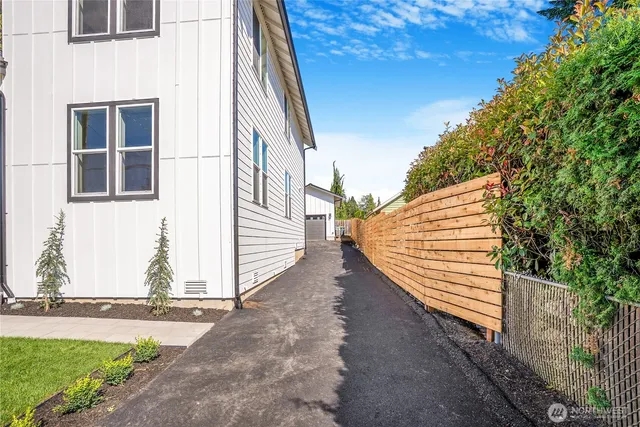 a view of backyard of the house