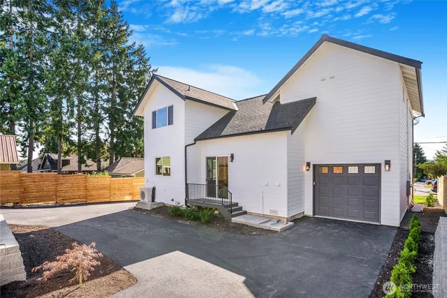 a view of a house with a backyard