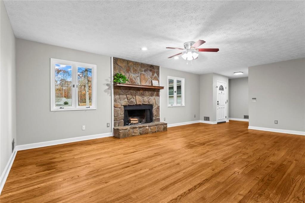 1925 Commonwealth Court Cumming, GA 30041 - Photo 3 of 35