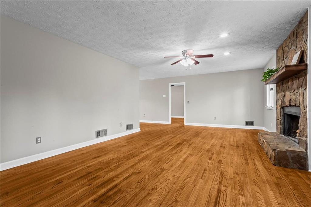 1925 Commonwealth Court Cumming, GA 30041 - Photo 6 of 35