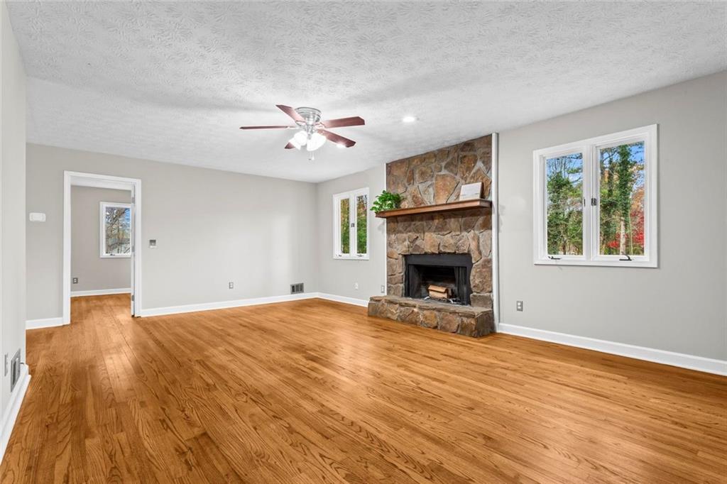 1925 Commonwealth Court Cumming, GA 30041 - Photo 8 of 35