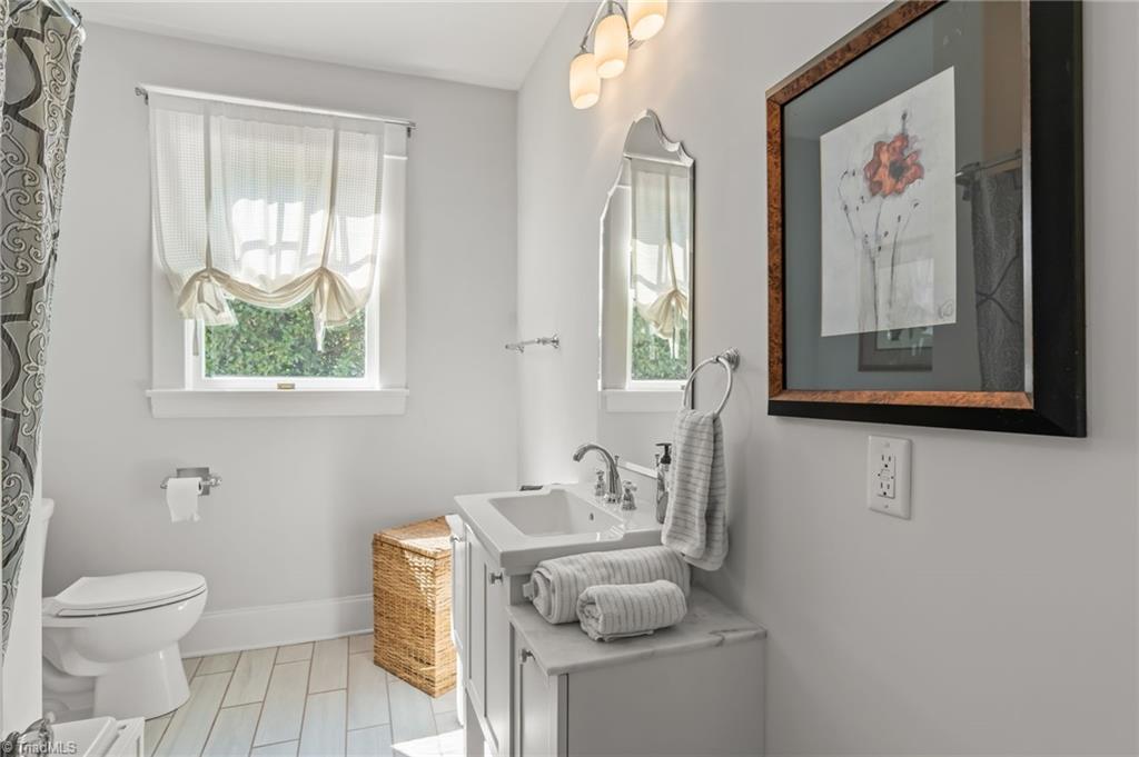 614 Colonial Drive High Point, NC 27262 - Photo 32 of 41 Gallery Image 32
