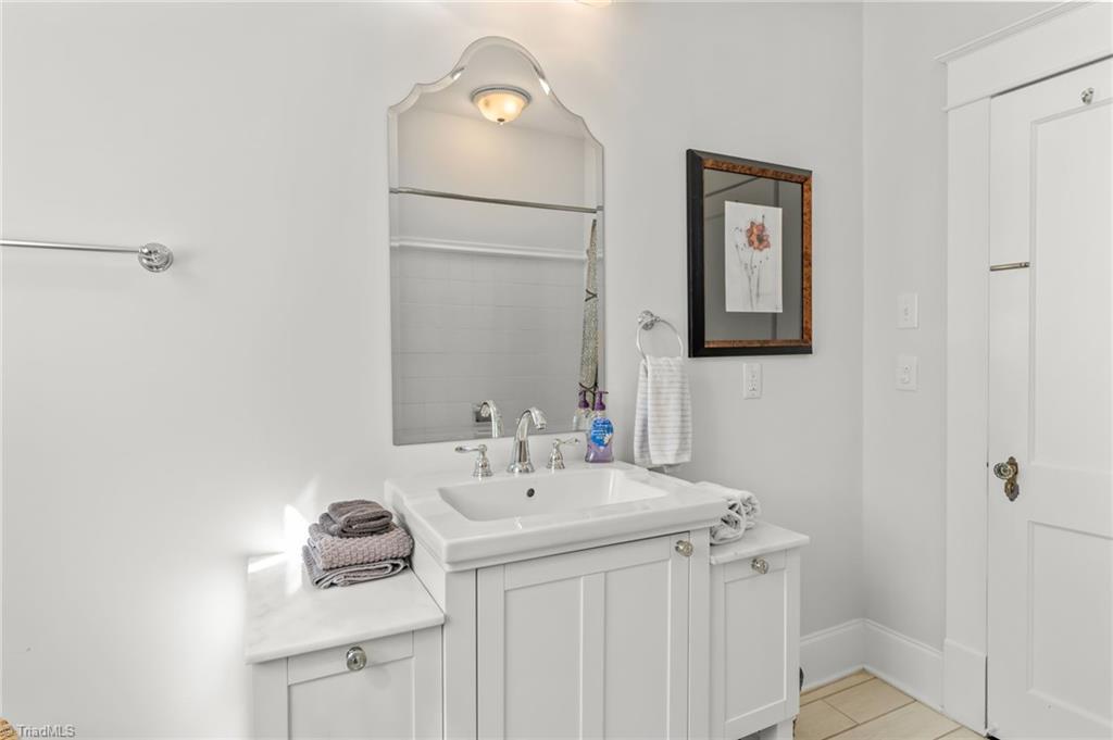 614 Colonial Drive High Point, NC 27262 - Photo 33 of 41 Gallery Image 33