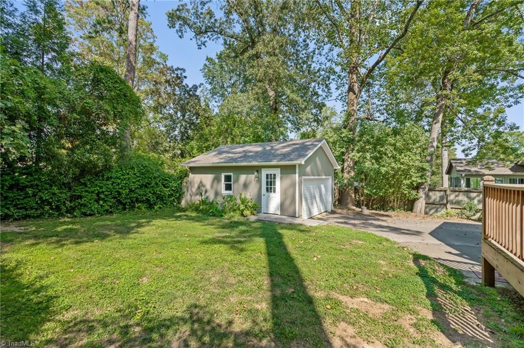 614 Colonial Drive High Point, NC 27262 - Photo 37 of 41 Gallery Image 37