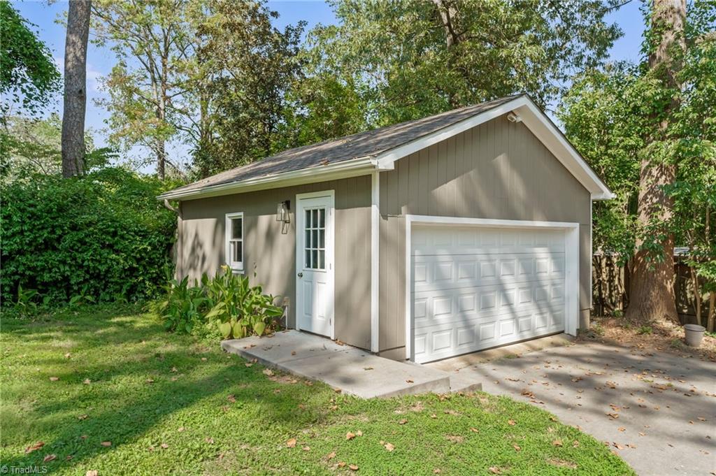 614 Colonial Drive High Point, NC 27262 - Photo 39 of 41 Gallery Image 39