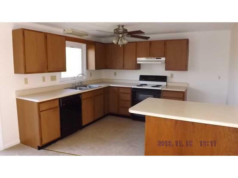 41 Powder Mill Drive, Unit 41 Kennebunk, ME 04043 - Photo 3 of 7 Kitchen.
